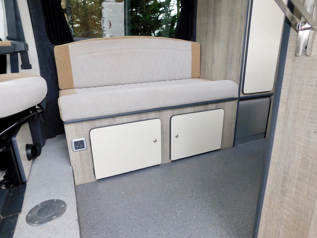 Peugeot 2.2 Hdi Bodans 2 Berth Camper Van. 2014 with Only 38,000 miles. Only 5.4M in Length. Easy to Drive, Park and Manoeuvre in the smallest of parking spaces. Fixed Double Bed. £32,999 - Image 8