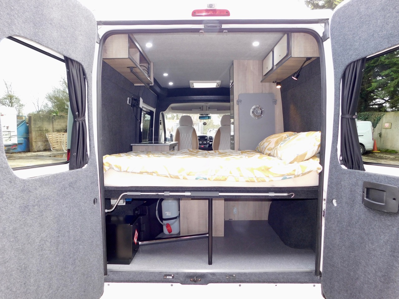 Peugeot 2.2 Hdi Bodans 2 Berth Camper Van. 2014 with Only 38,000 miles. Only 5.4M in Length. Easy to Drive, Park and Manoeuvre in the smallest of parking spaces. Fixed Double Bed. £32,999 - Image 6