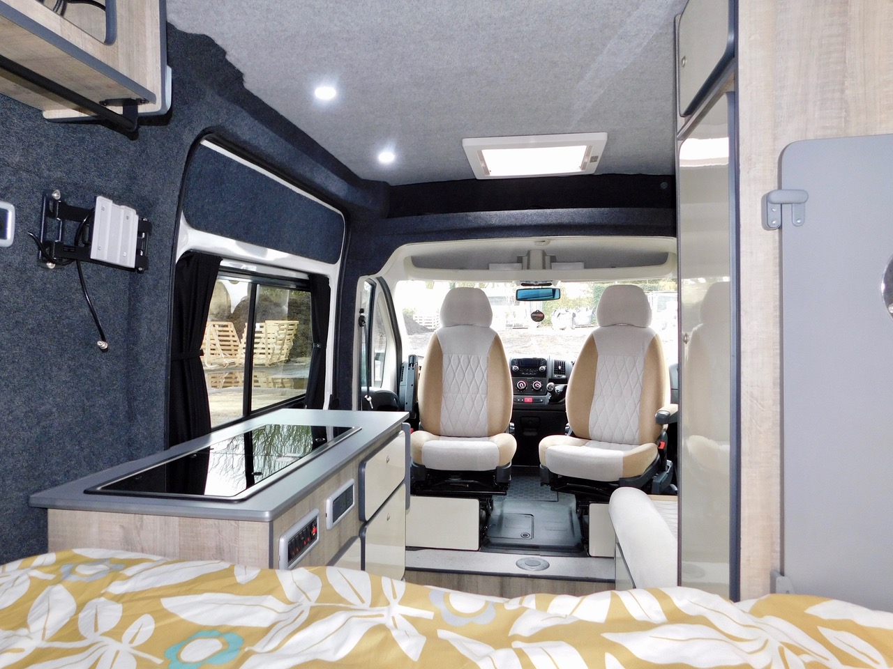 Peugeot 2.2 Hdi Bodans 2 Berth Camper Van. 2014 with Only 38,000 miles. Only 5.4M in Length. Easy to Drive, Park and Manoeuvre in the smallest of parking spaces. Fixed Double Bed. £32,999 - Image 5