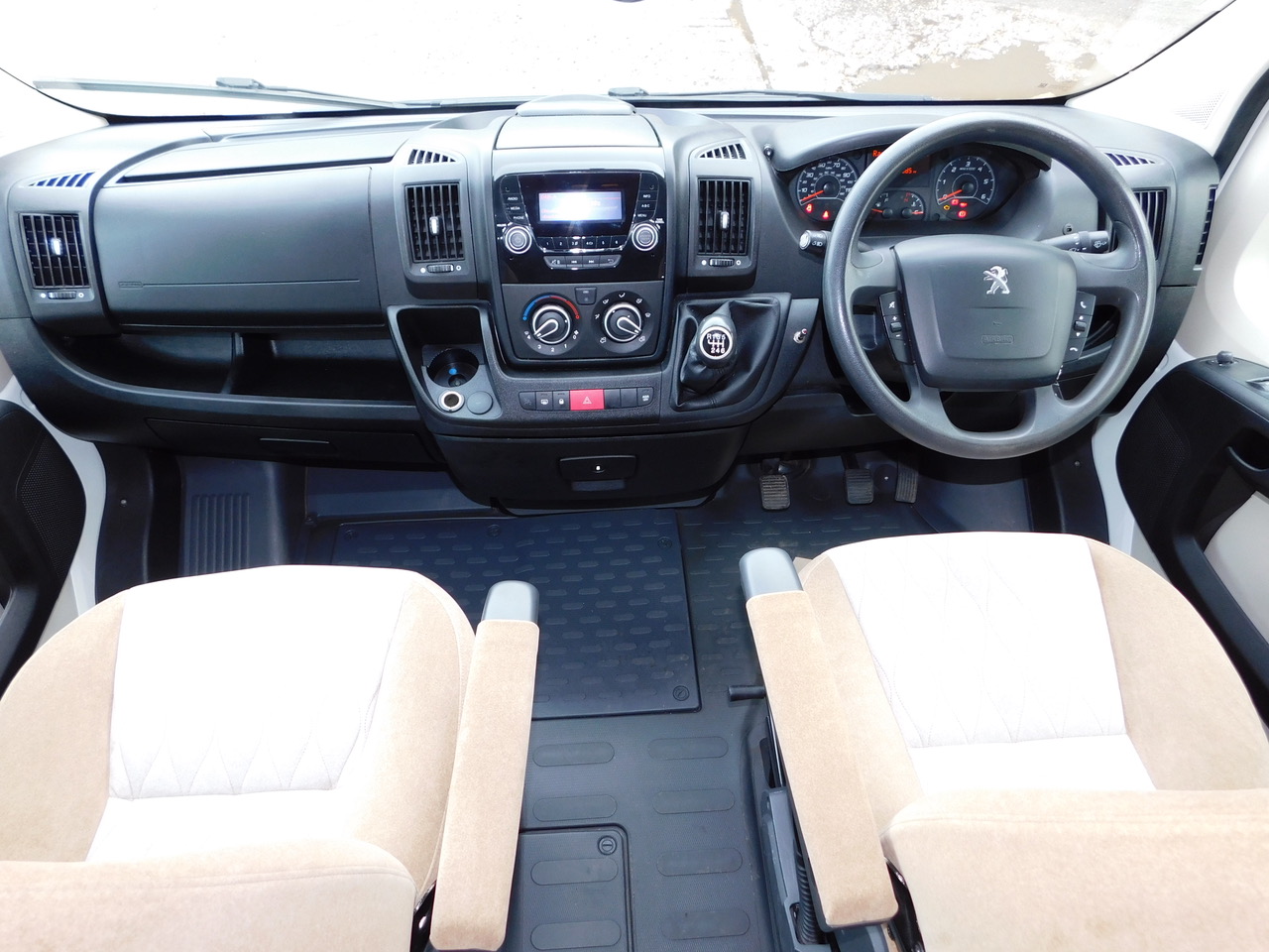 Peugeot 2.2 Hdi Bodans 2 Berth Camper Van. 2014 with Only 38,000 miles. Only 5.4M in Length. Easy to Drive, Park and Manoeuvre in the smallest of parking spaces. Fixed Double Bed. £32,999 - Image 16