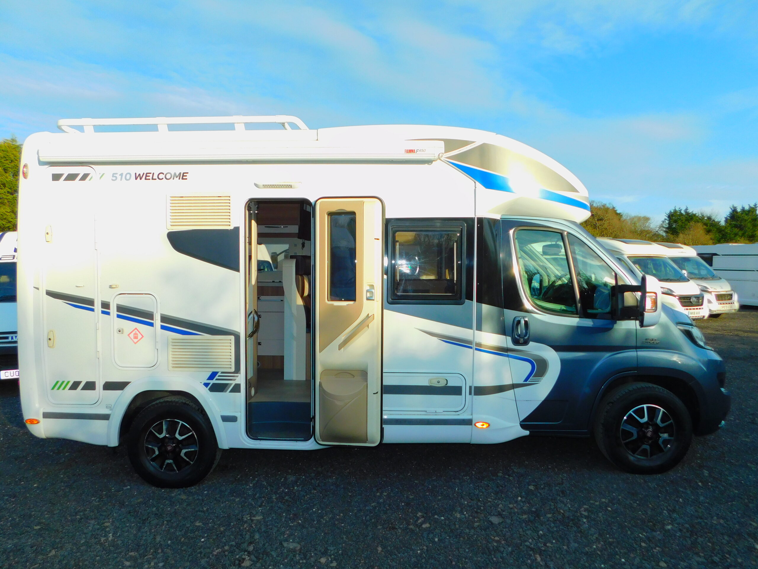 Chausson Welcome 510 4 Berth Motorhome with 4 x Seat Belts and Drop down Electric Bed. £43,999 - Image 18