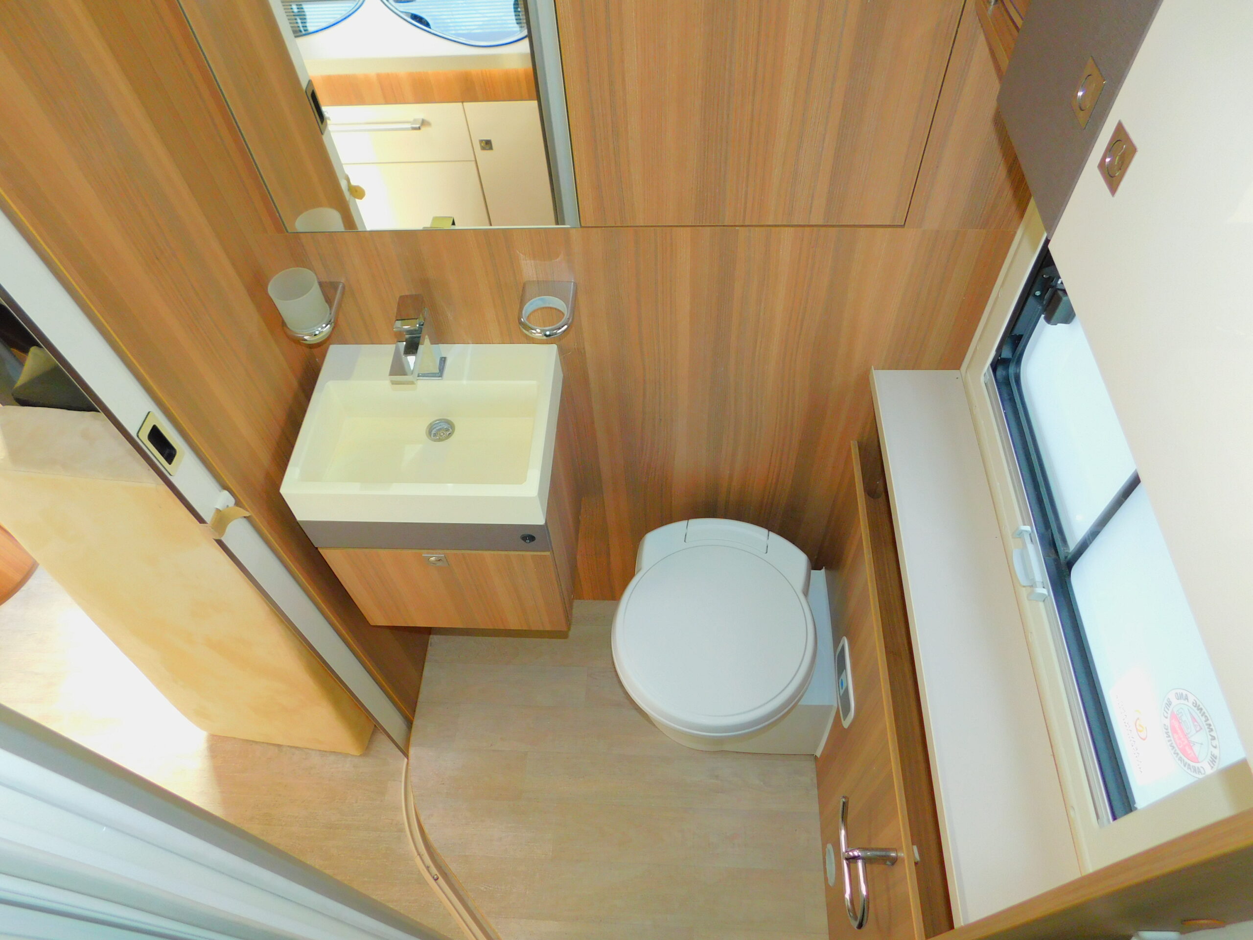 Chausson Welcome 510 4 Berth Motorhome with 4 x Seat Belts and Drop down Electric Bed. £43,999 - Image 15