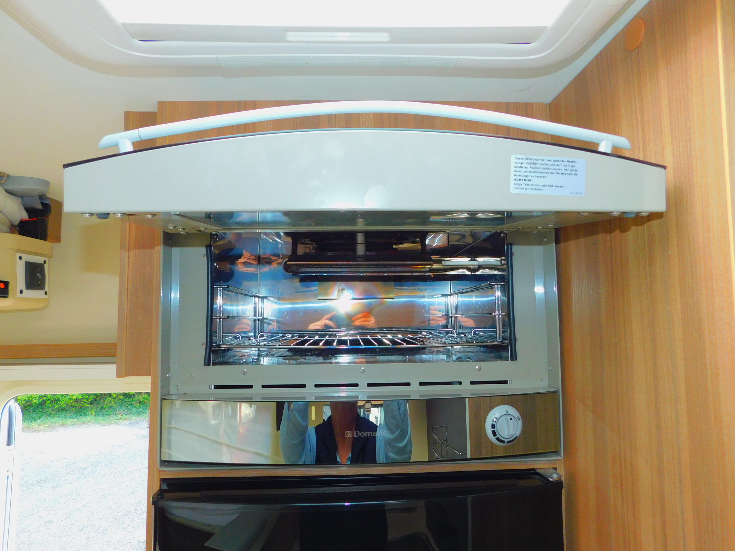 Chausson Welcome 510 4 Berth Motorhome with 4 x Seat Belts and Drop down Electric Bed. £43,999 - Image 12