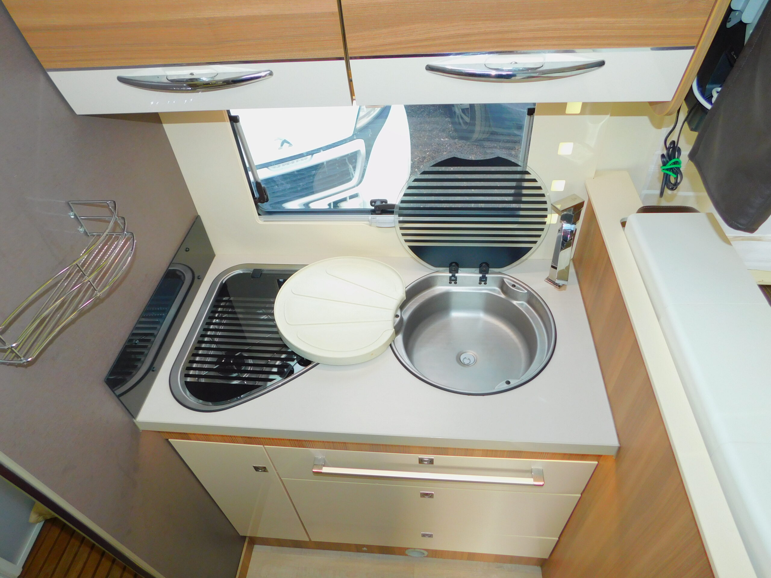 Chausson Welcome 510 4 Berth Motorhome with 4 x Seat Belts and Drop down Electric Bed. £43,999 - Image 10