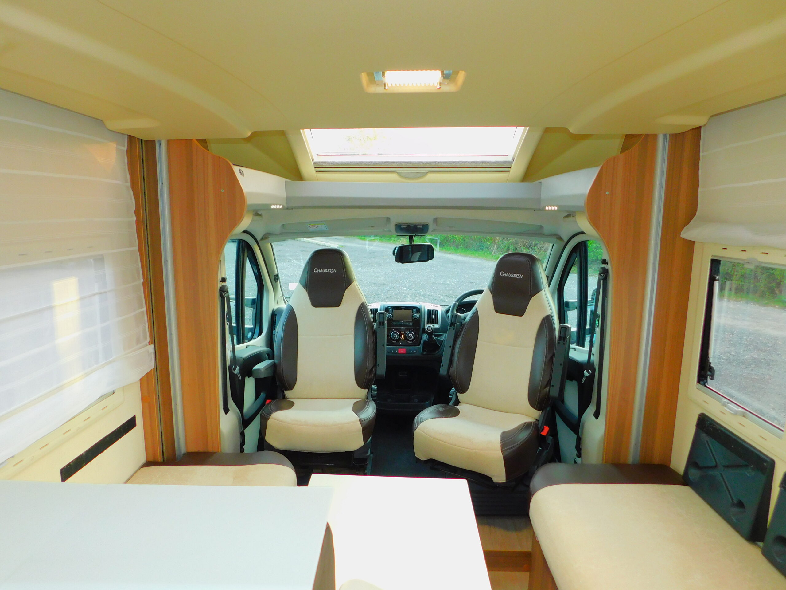 Chausson Welcome 510 4 Berth Motorhome with 4 x Seat Belts and Drop down Electric Bed. £43,999 - Image 7