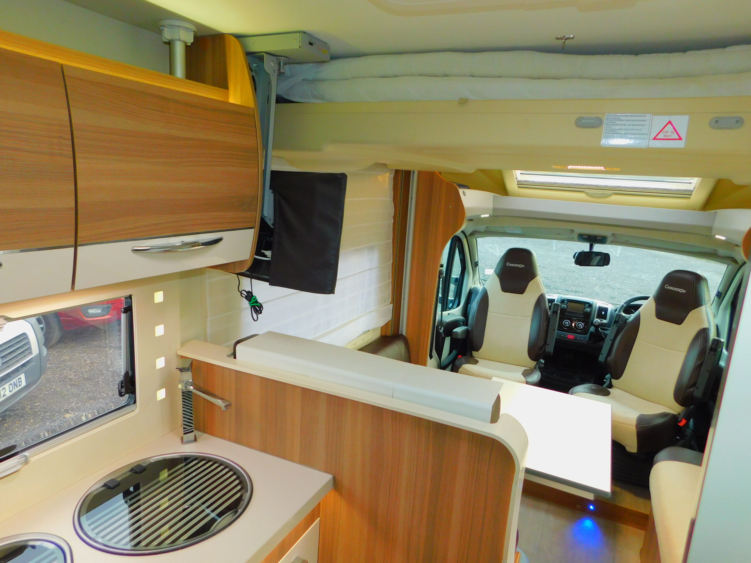 Chausson Welcome 510 4 Berth Motorhome with 4 x Seat Belts and Drop down Electric Bed. £43,999 - Image 5