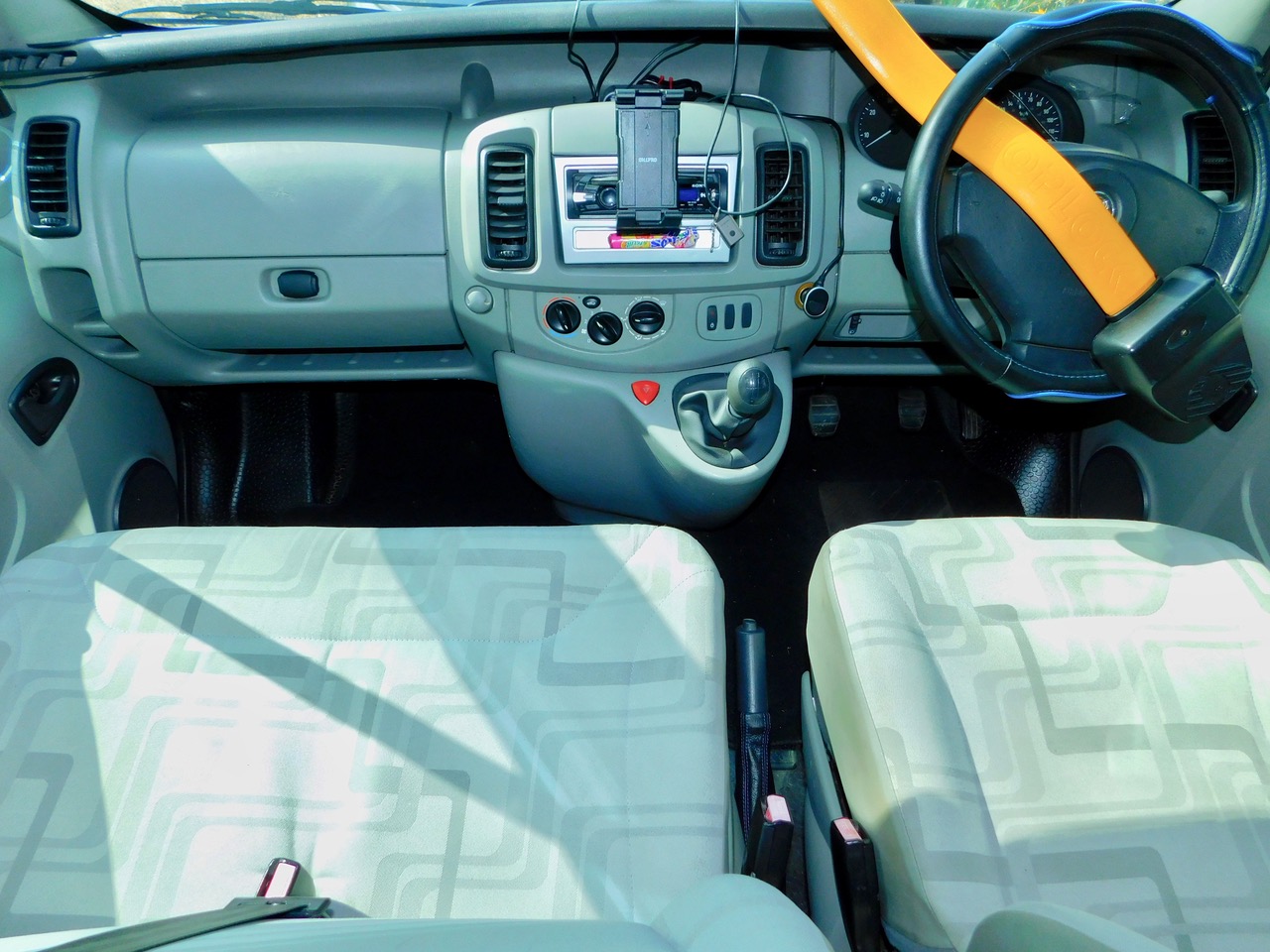 Vauxhall Vivaro 1.9 CDTI High Top Camper Van with 2 to 3 Berth. £15,999 - Image 13