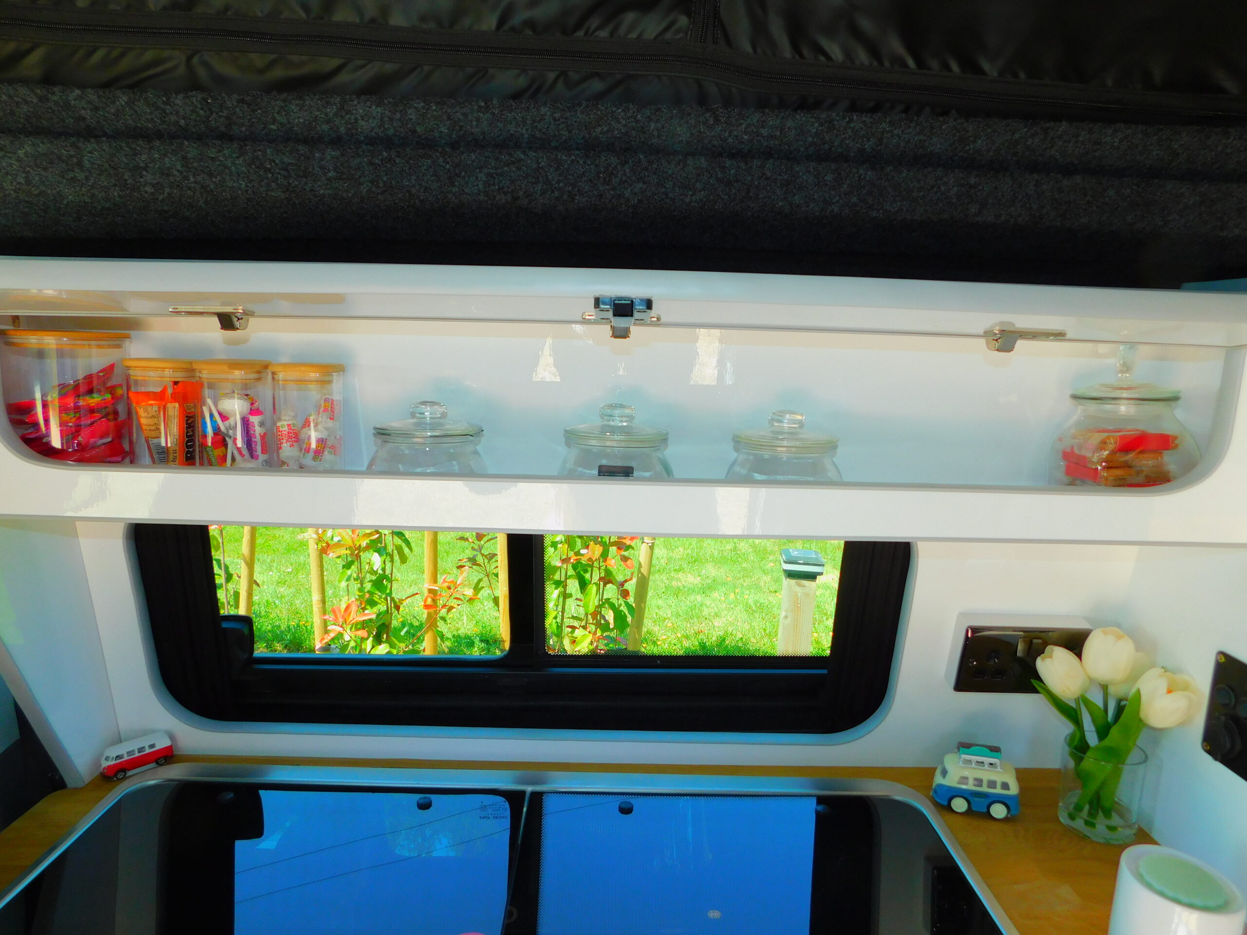 VW T6.1 LWB Pop Top November 2022 72 plate 4 BERTH with 5 SEAT BELTS and Only 35,520 miles from New. Beautiful Condition Throughout. £46,999 - Image 7