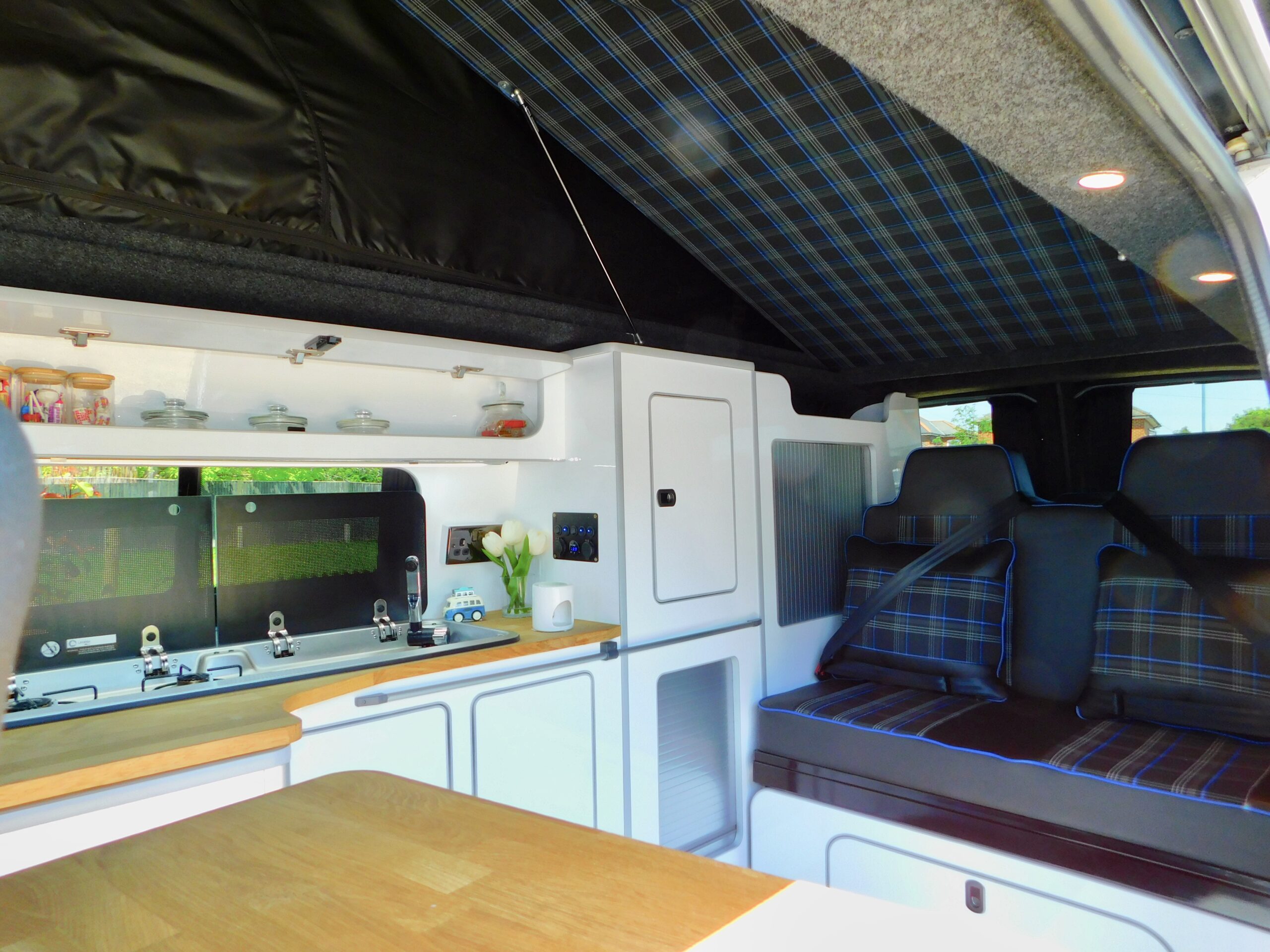 VW T6.1 LWB Pop Top November 2022 72 plate 4 BERTH with 5 SEAT BELTS and Only 35,520 miles from New. Beautiful Condition Throughout. £46,999 - Image 4
